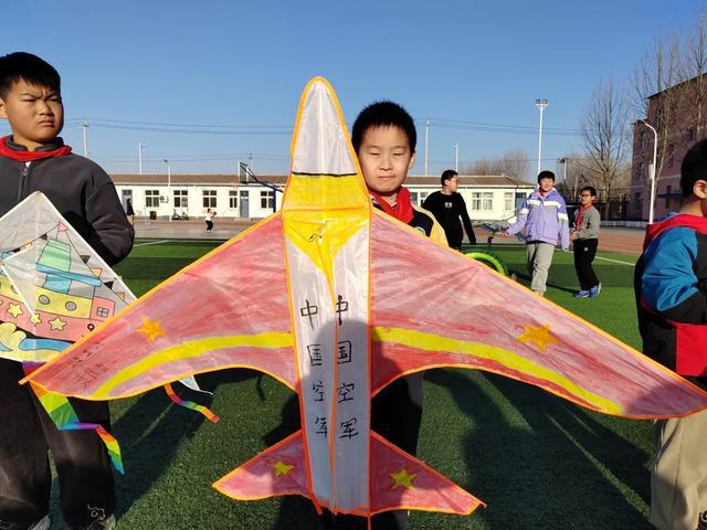 放风筝的语文作文_二年级作文 放风筝_放风筝优秀作文