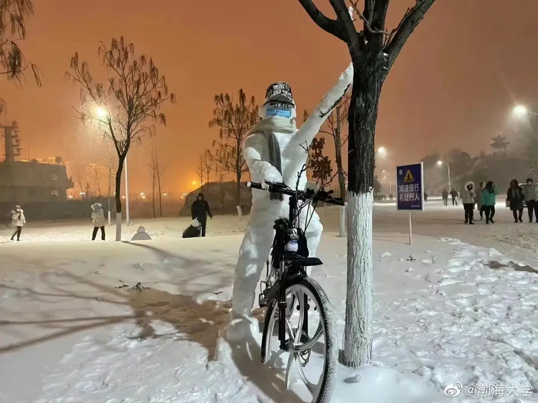 堆雪人乐趣_堆雪人趣事作文_一件有趣的事堆雪人500