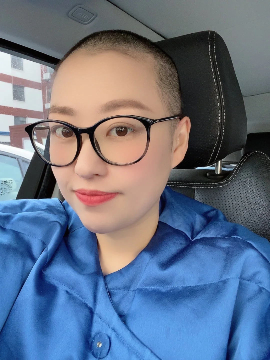 灰色头发怎么染配方_灰色头发男_深灰色头发