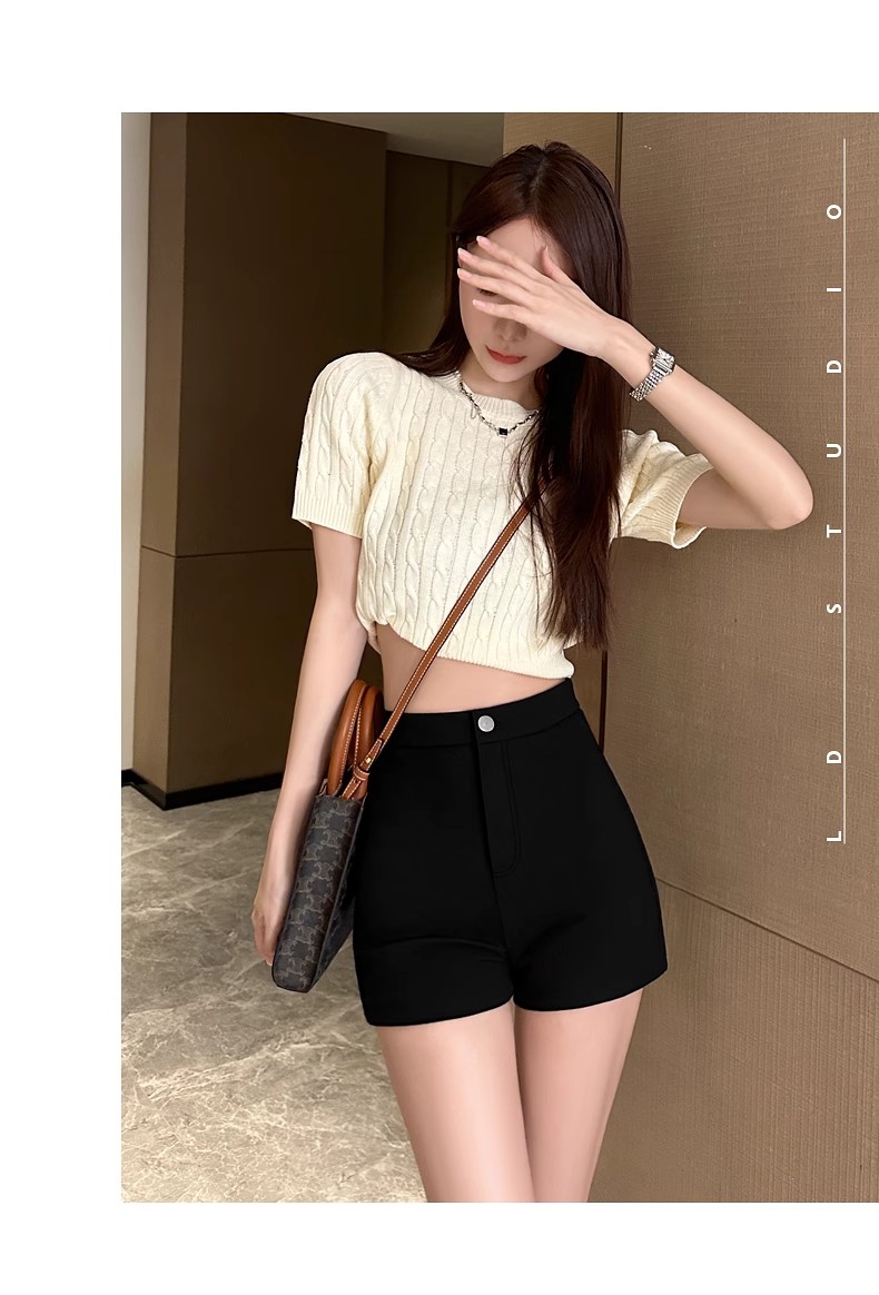 穿紧身牛仔短裤_紧身牛仔短裤女_牛仔紧身裤搭配什么上衣女